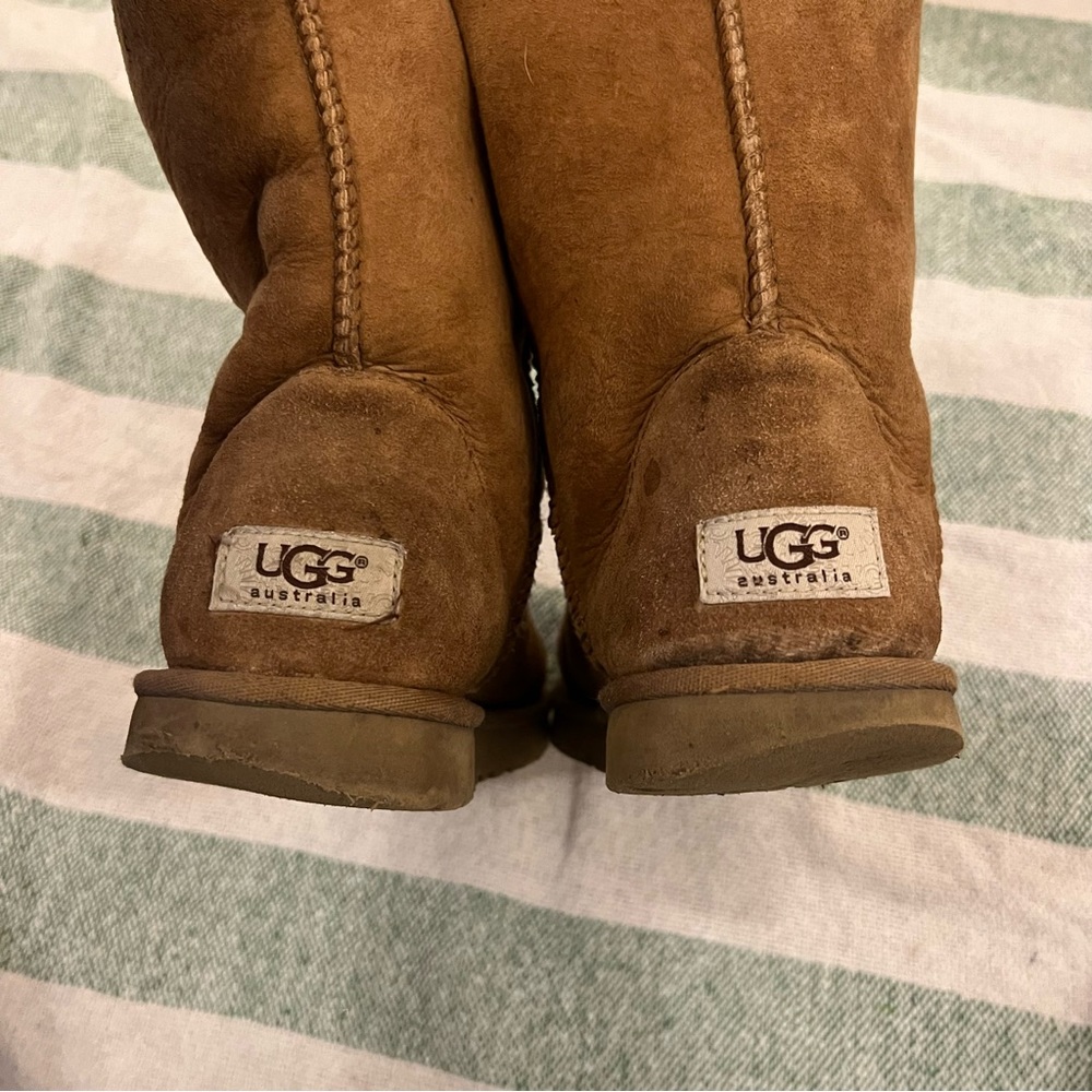 Size 8 Ugg Boots - Picture 7 of 8